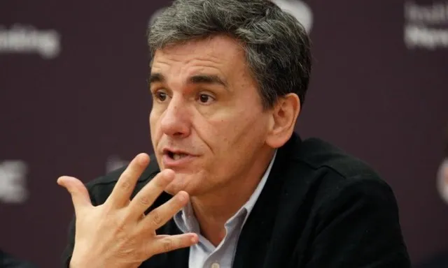 Ο Ευ. Τσακαλώτος ανακοίνωσε μείωση ΦΠΑ στα αγροτικά εφόδια