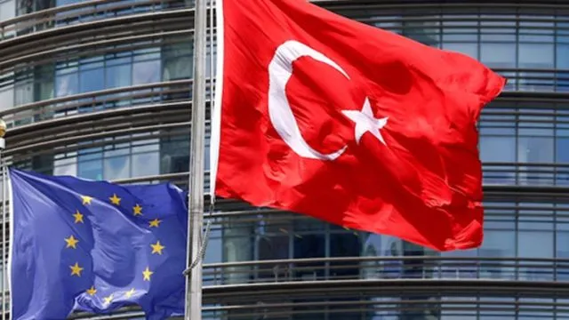 ΕΕ: Αν εφαρμοστεί το νέο τουρκικό σύνταγμα θα υπάρξει αναστολή των διαπραγματεύσεων