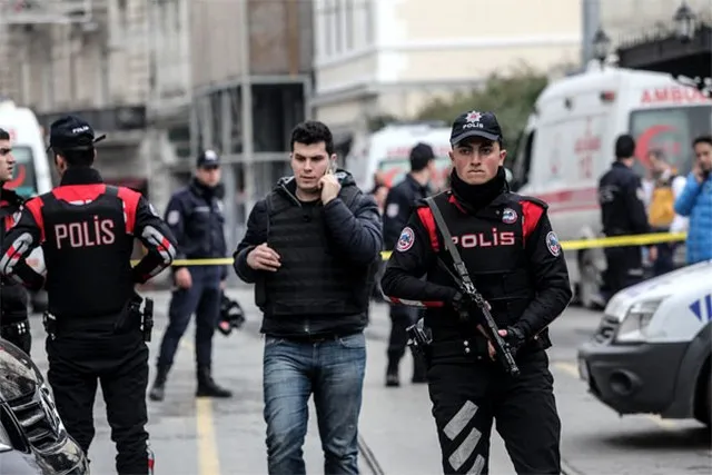 Συναγερμός στην Κωνσταντινούπολη: Ένοπλοι άνοιξαν πυρ σε εστιατόριο