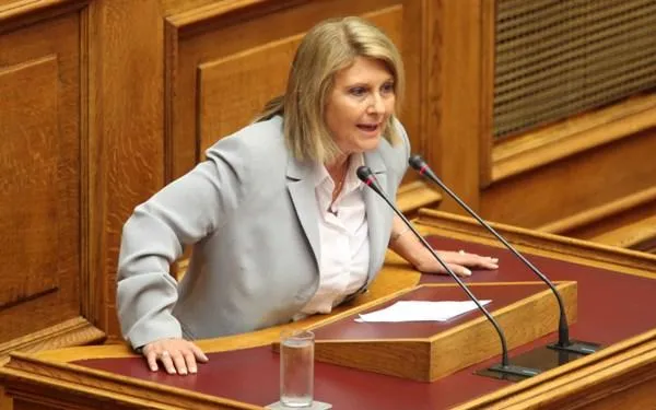 Βούλτεψη: Η έξοδος στις αγορές, ένα ακόμη κυβερνητικό προπαγανδιστικό πυροτέχνημα