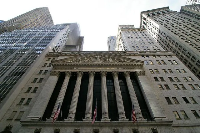 Θετικά πρόσημα στη Wall Street