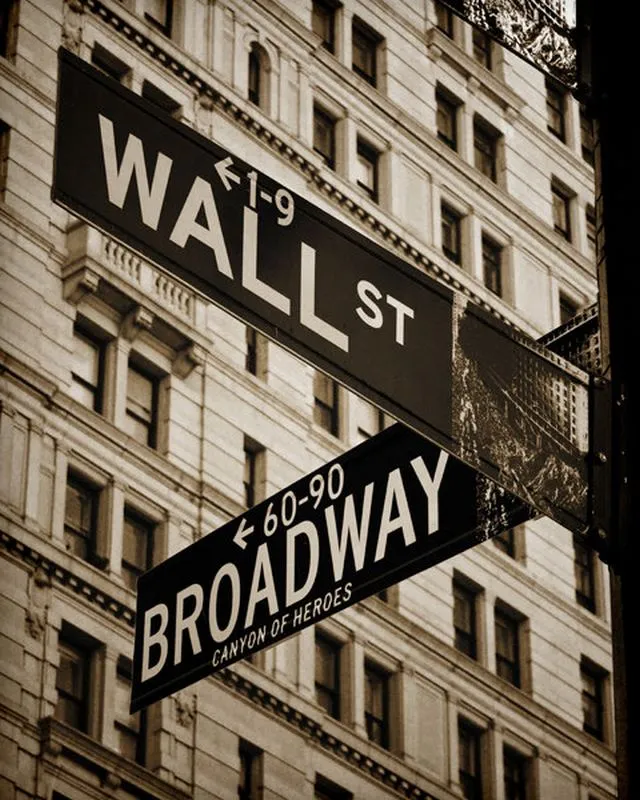 Άρχισε το Ράλι στη Wall Street μετά την αύξηση επιτοκίων