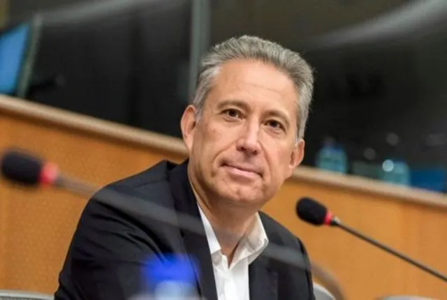 Επίθεση Αυγής κατά Χρυσόγονου: Τον προτρέπει να παραιτηθεί