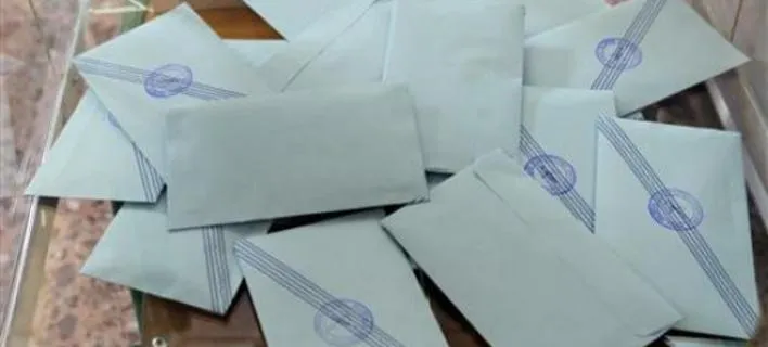 Οι έδρες που συγκεντρώνουν τα κόμματα με βάση τα exit poll