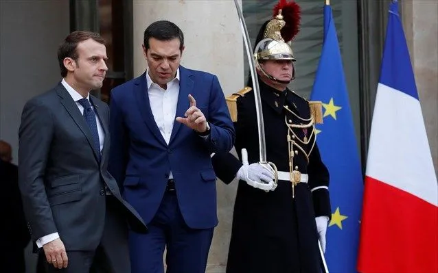Σε θερμό κλίμα ολοκληρώθηκε η συνάντηση Τσίπρα - Μακρόν