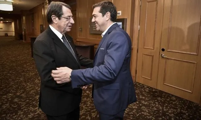 Τσίπρας σε Αναστασιάδη:  Σειρά μας να βγούμε από το μνημόνιο