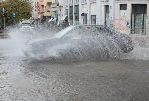 Βροχές και καταιγίδες στα δυτικά