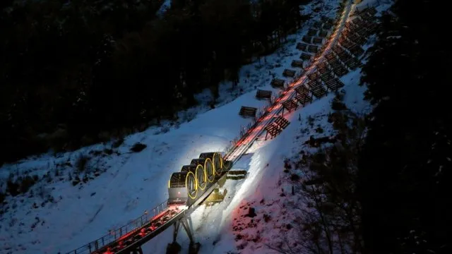 Schwyz-Stoos-Bahn: Σε λειτουργία το πιο απότομο τελεφερίκ στον κόσμο
