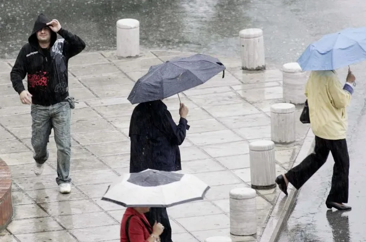 Βροχές, καταιγίδες και χιόνια στα ορεινά