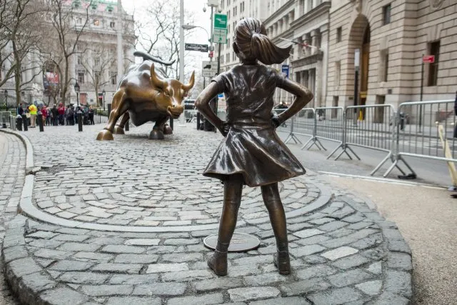 Το «Άφοβο Κορίτσι» εγκαθίσταται στη Wall Street