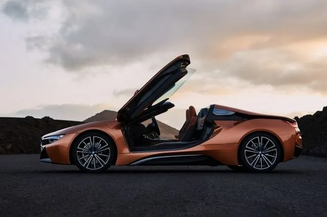 BMW: Με νέα μοντέλα και καινοτομίες στη Διεθνή Έκθεση της Γενεύης