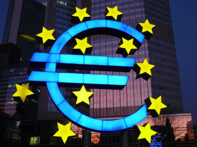 Πηγαίνει πίσω η αύξηση επιτοκίων στην Ευρωζώνη