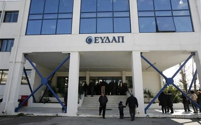 Η απάντηση της ΕΥΔΑΠ για τη δυσοσμία στον Πειραιά