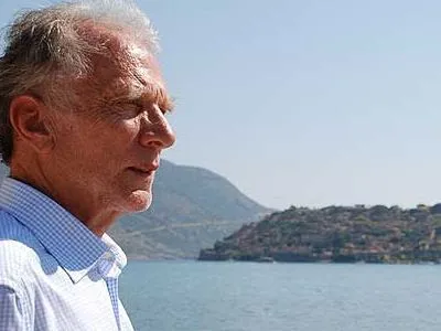 Ο Πρόεδρος της Βουλής βραβεύει το φιλέλληνα γιατρό Ζουλιέν Γκριβέλ