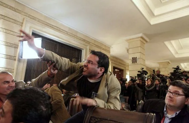 Ιράκ: Υποψήφιος στις εκλογές ο δημοσιογράφος που είχε πετάξει τα παπούτσια του στον Μπους
