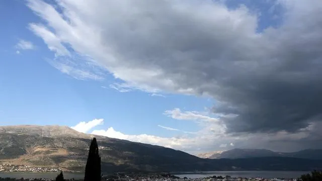 Αραιές νεφώσεις και υψηλές θερμοκρασίες
