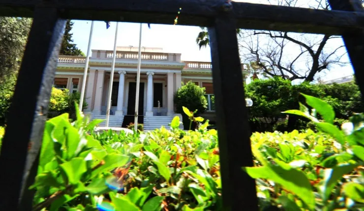 Μαξίμου για τουρκικό ελικόπτερο: Λειτουργήσαμε προειδοποιητικά