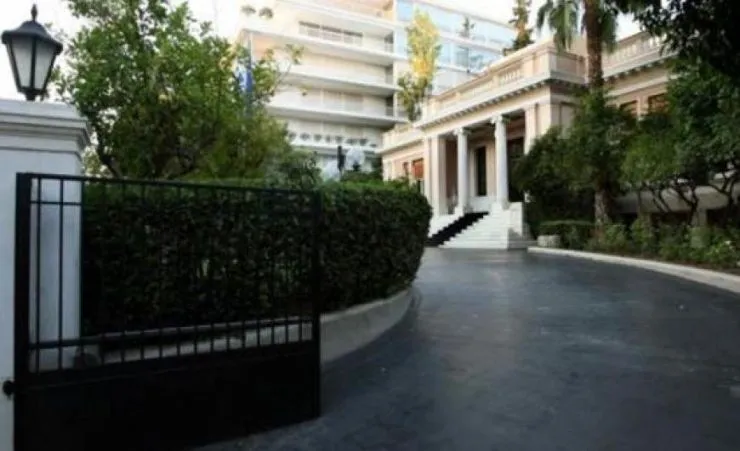 Μαξίμου: Θα στηρίξουμε τα Σκόπια μόνο αν αλλάξουν συνταγματική ονομασία