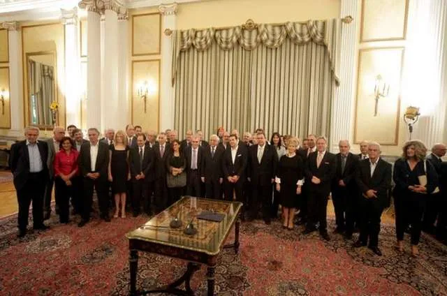Στις 12.30 η ορκωμοσία των νέων μελών της κυβέρνησης