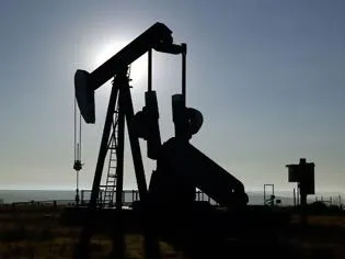 Σε υψηλό 2,5 ετών το πετρέλαιο