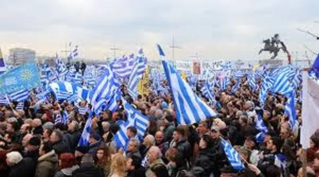 Το εμπόριο της σημαίας και οι μπίζνες του συλλαλητηρίου