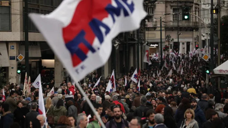 Μαζικό συλλαλητήριο του ΠΑΜΕ ενάντια στους βομβαρδισμούς στη Συρία