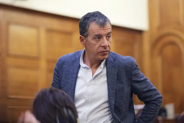 Συνάντηση των πολιτικών αρχηγών ζητά ο Θεοδωράκης