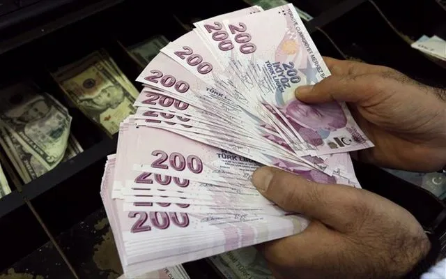 Τουρκία: Οριακή άνοδος της λίρας μετά την οικονομική σύσκεψη