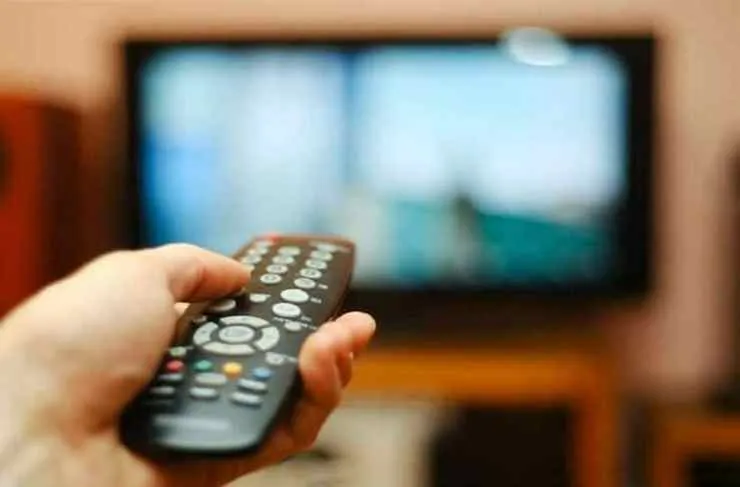 Τι αλλάζει στον φόρο των τηλεοπτικών διαφημίσεων