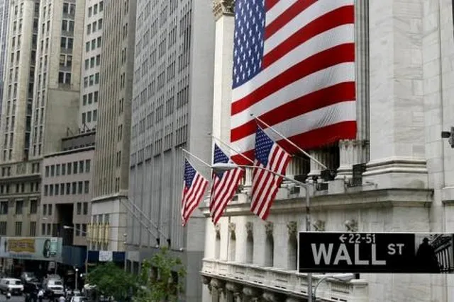 Πρασίνισαν τα ταμπλό στη Wall Street
