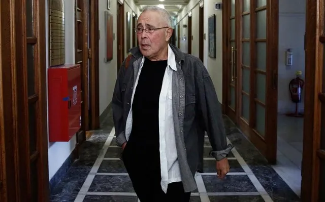 Πυροδοτείται ανασχηματισμός με φυτίλι τον Ζουράρι