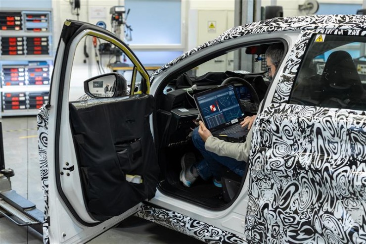 Η Nissan φέρνει πιο γρήγορα τα μοντέλα της στους πελάτες, με τη δύναμη της τεχνητής νοημοσύνης