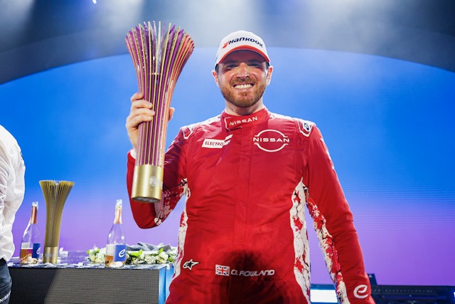 Η Nissan Formula E Team παίρνει την νίκη στο παρθενικό E-Prix της Τζέντα