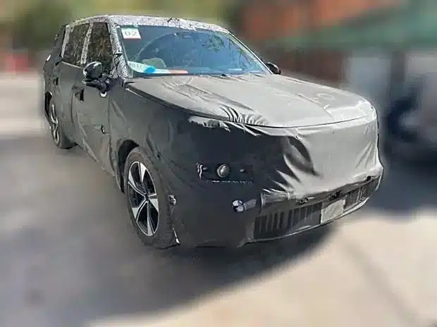 Πρώτες εικόνες του νέου PHEV της Lynk & Co