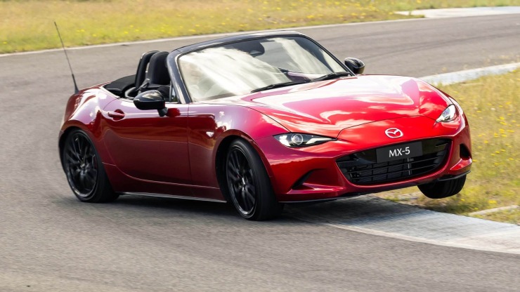 Μπαίνει στη πρίζα το MX-5;