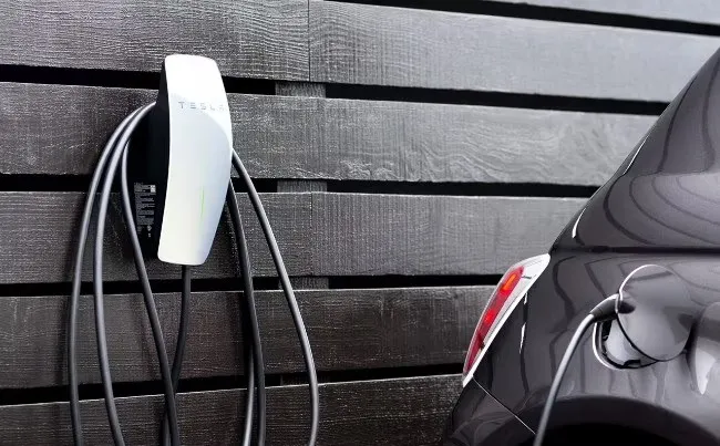 Τα wallboxes της Tesla γίνονται πιο «έξυπνα»