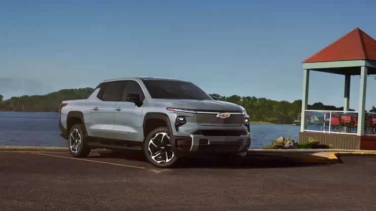 Το ηλεκτρικό Chevrolet Silverado έχει αυτονομία έως 792 χλμ