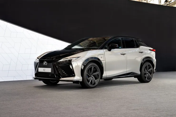 H νέα Lexus RZ αναβαθμίζει την οδηγική εμπειρία