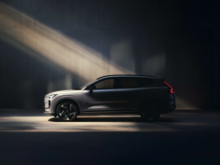 Το νέο Volvo XC70 αλλάζει τα δεδομένα: 200 χλμ. ηλεκτρικής αυτονομίας χωρίς φόρτιση!