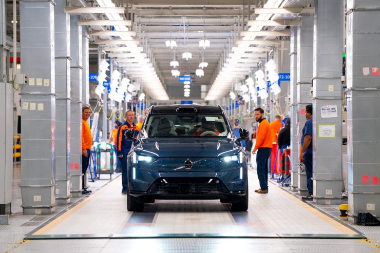 Volvo: Ξεκινά την παραγωγή του αμιγώς ηλεκτρικού SUV EX90