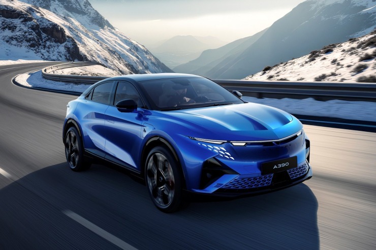 Το Alpine A390 «παίρνει τις ταυτότητες» των Porsche Macan και Tesla Model Y