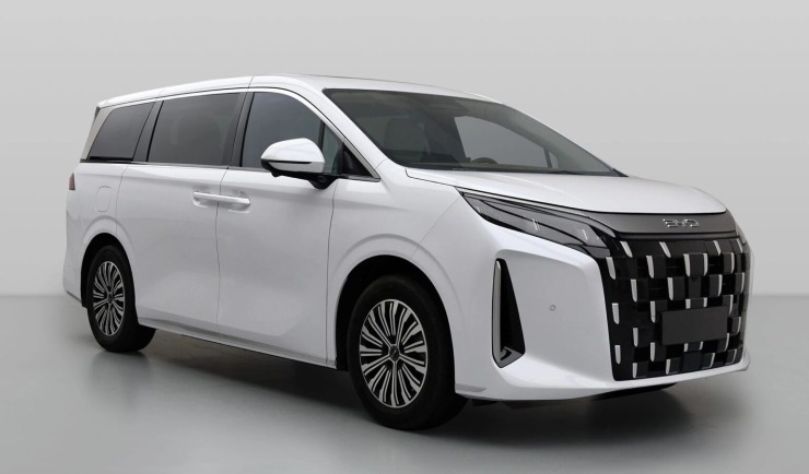 BYD M9: Το νέο plug-in υβριδικό MPV έρχεται με αυτονομία έως 945 km