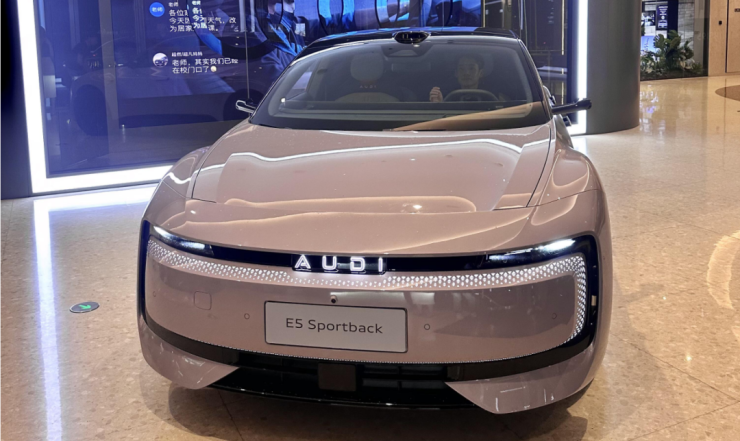 787 ίπποι, φόρτιση σε 10 λεπτά και οθόνη 59″ – Το Audi που αλλάζει τα πάντα!