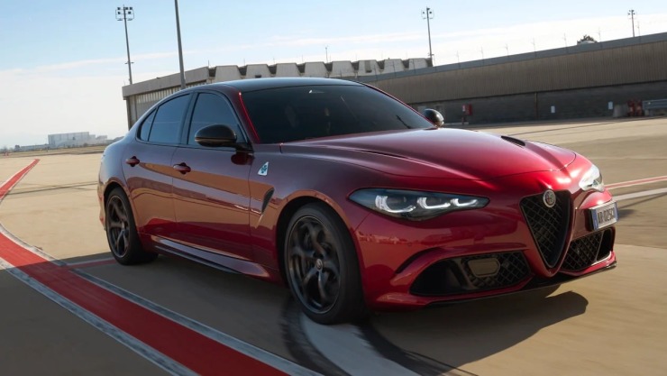 Η νέα ειδική έκδοση Alfa Romeo Giulia Quadrifoglio Collezione είναι διαθέσιμη μόνο για λίγους