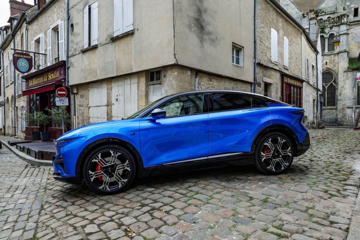 Alpine A390: Χαμόγελο… μέχρι τα αυτιά!