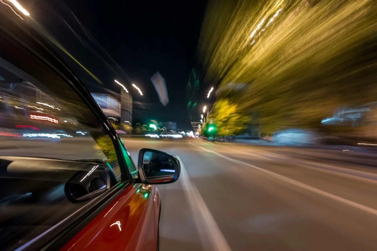 Η Κίνα εξετάζει το ενδεχόμενο επιβολής ορίου επιτάχυνσης για τα ηλεκτρικά αυτοκίνητα