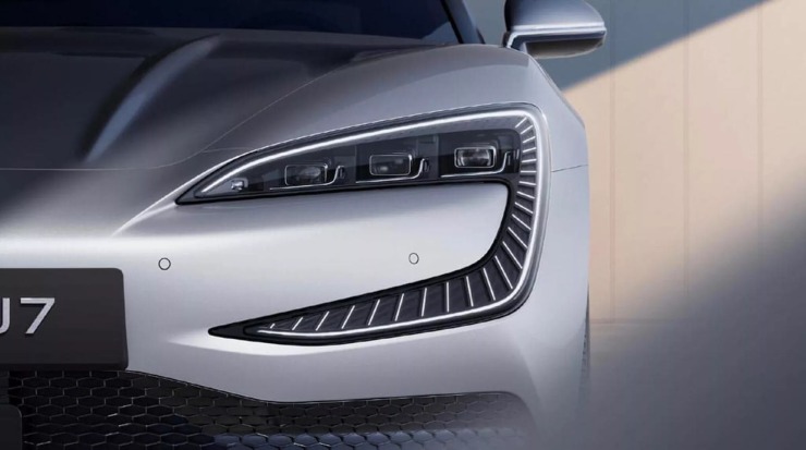 Η BYD «ξεφτιλίζει» τη Γερμανία με το U7 – Τέσσερα μοτέρ, 1.300 PS και μαγνητική ανάρτηση!