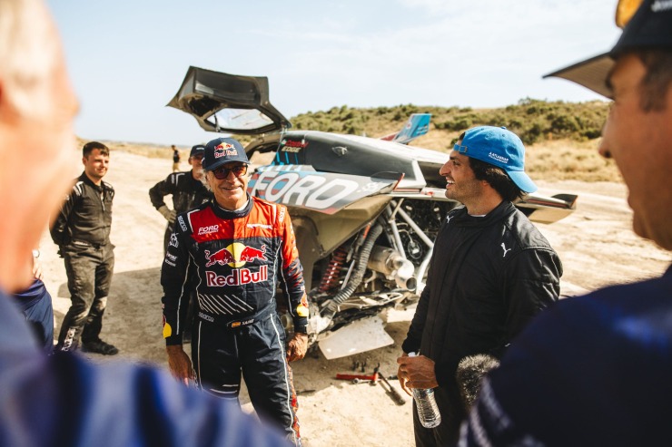 Sainz x2 σε μια ξεχωριστή εμπειρία με το Ford Raptor T1+ [video]