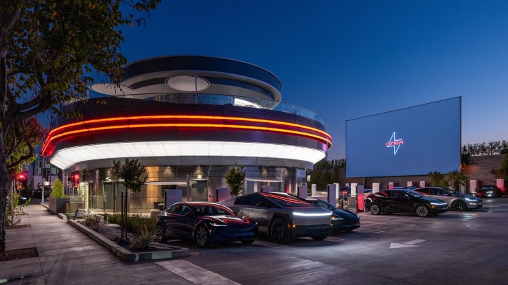 Tesla Diner: Φάτε, φορτίστε, παρακολουθήστε! [video]