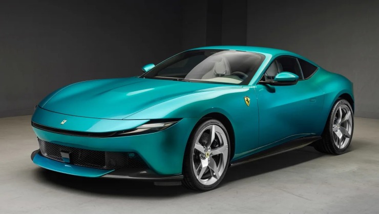 Η Ferrari ξαναγράφει ιστορία με την εκρηκτική νέα Amalfi!